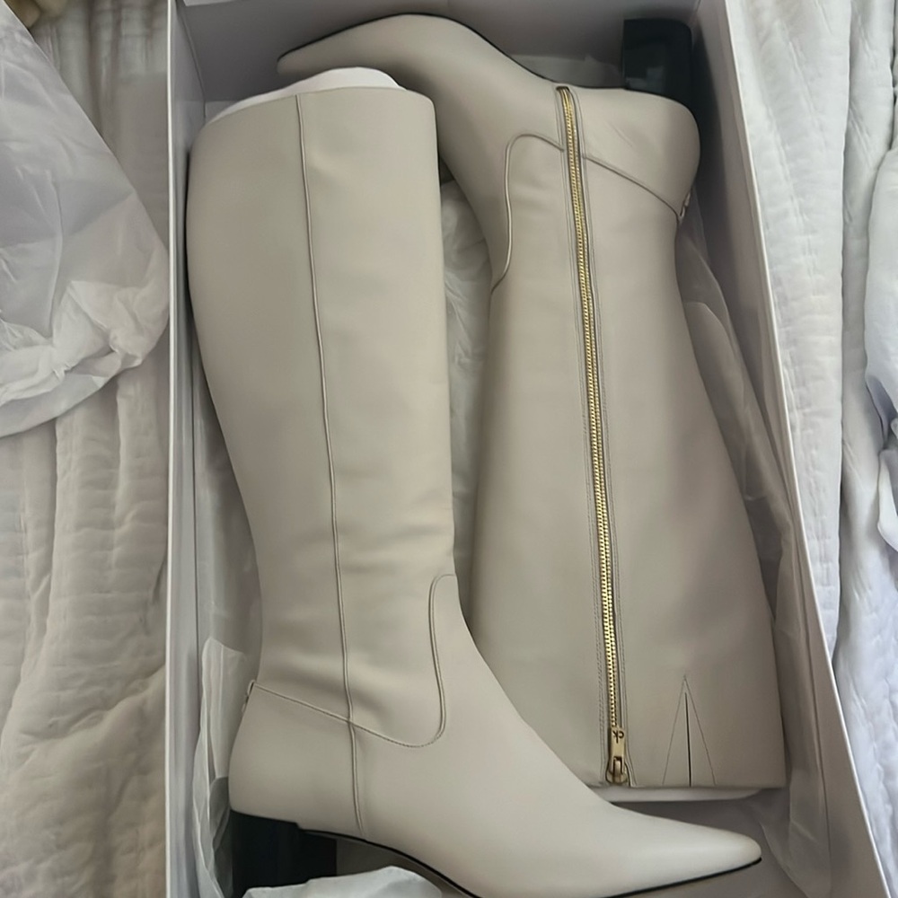 Calvin Klein size 9 woman size